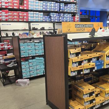 SKECHERS Warehouse Outlet - Shoe Stores Near Me - Brooklyn, New York SKECHERS Warehouse Outlet - Shoe Stores Near Me - Brooklyn, New York
