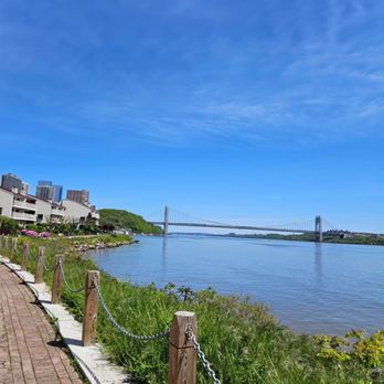 Veterans Park - Parks Near Me - Edgewater, New Jersey