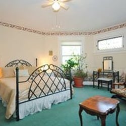 Sleepy Hollow Bed & Breakfast - The Eden room Queen bed and pull out double