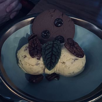 Hostería de Alcalá - Chocolate Shortbread Cookie with Carrot Butter Pecan Ice Cream - Mexican Near Me - Oaxaca, OAX