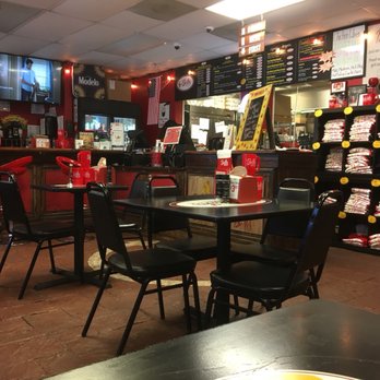 Beth's Burger Bar - Beth's Burger Bar (interior) - American Near Me - Orlando, Florida