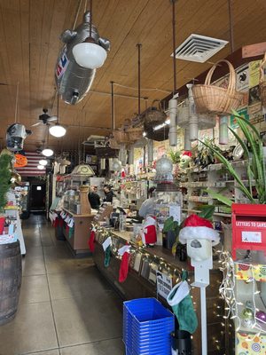 Giugnis Deli by null