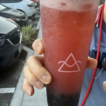 OMOMO Tea Shoppe  - Strawberry green tea - Bubble Tea Near Me - Brea, California