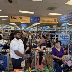 Ross Dress for Less - Line goes all the way to the back of the store