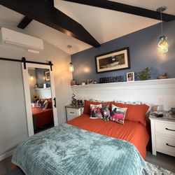 John Christopher Construction & Remodel - Bedroom feature wall