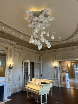 The Museum of Kansas City by null