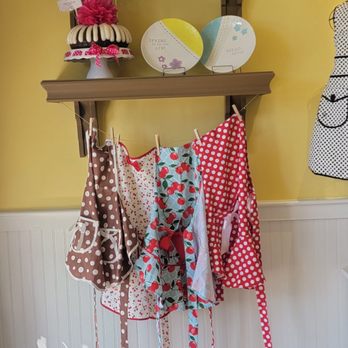 Nothing Bundt Cakes - Decor - Bakeries Near Me - Roseville, California Nothing Bundt Cakes - Decor - Bakeries Near Me - Roseville, California