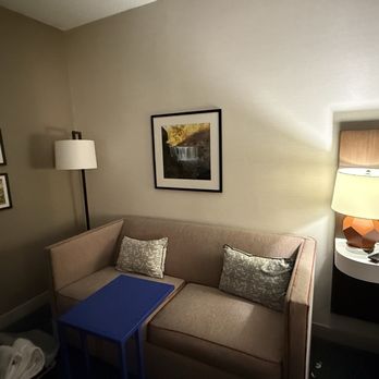 Hampton Inn Corbin - Sofa & table - Hotels Near Me - Corbin, Kentucky Hampton Inn Corbin - Sofa & table - Hotels Near Me - Corbin, Kentucky