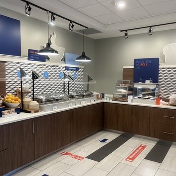 Holiday Inn Express & Suites Ocala - Breakfast bar - Hotels Near Me - Ocala, Florida