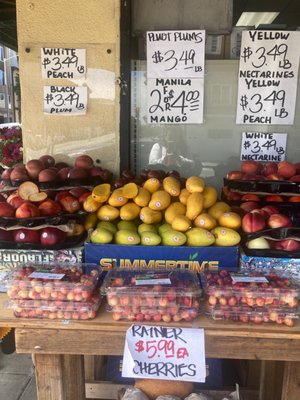 25th & Clement Produce Market by null