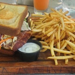 Come Monday Cafe - Chicken sandwich