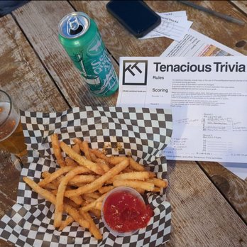 Gallery Pub - Snack, drinks and Tuesday trivia in their outdoor seating area - Pizza Near Me - Saint Louis, Missouri Gallery Pub - Snack, drinks and Tuesday trivia in their outdoor seating area - Pizza Near Me - Saint Louis, Missouri
