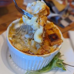 Food Dudes Kitchen - Mac n cheese topped with cheeseitz!