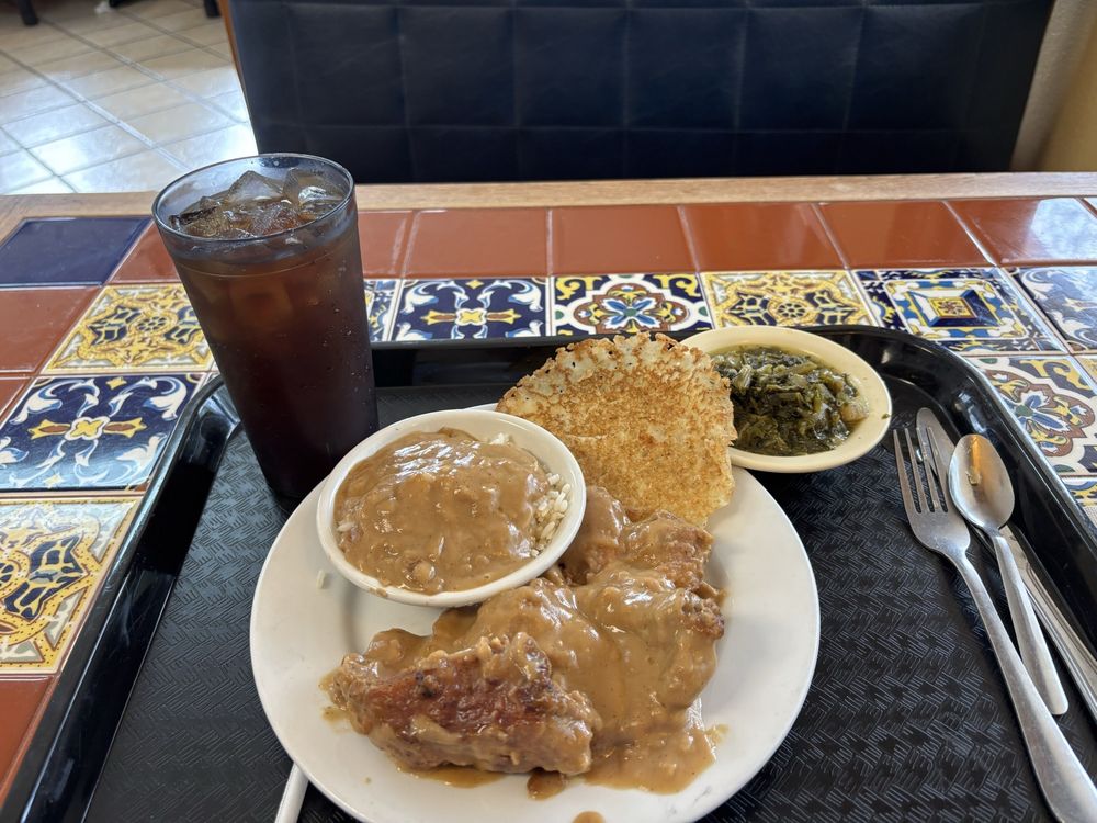 Madea's Diner & Bakery Logo