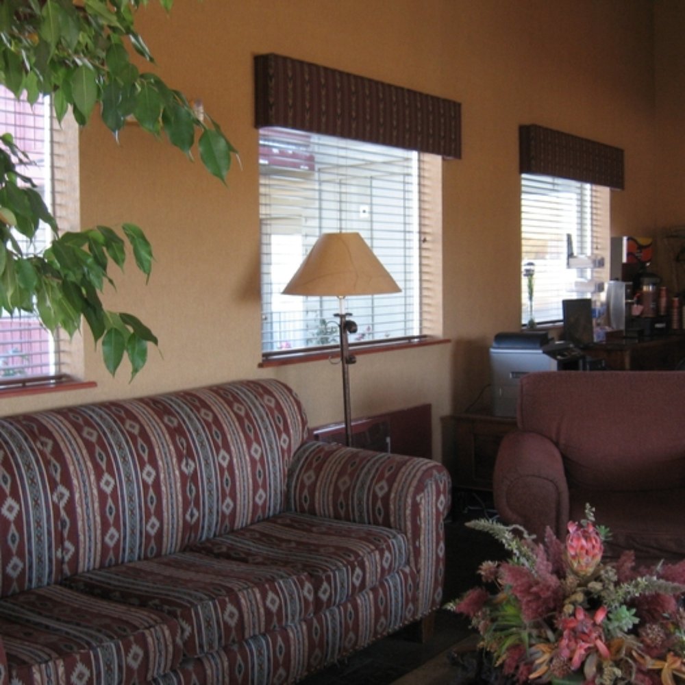 Quality Inn Lone Pine Near Mount Whitney - Hotels Near Me - Lone Pine, California