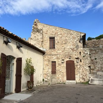 Musee de la Castre - small inner courtyard - Museums Near Me - Cannes, 06