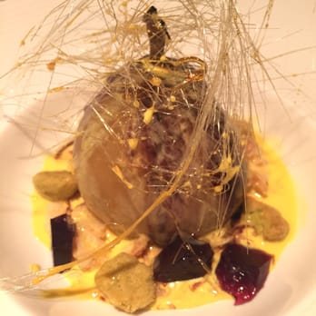 Parizzi - Pear dessert with pistachios, biscuits, Lambrusco jelly and English crema - Italian Near Me - Parma, Puerto Rico
