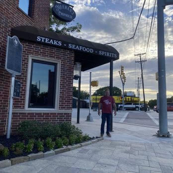 Meehan's Chophouse - The entrance when arriving from the Broad St side, valet is on the Main St side - Steakhouses Near Me - Mansfield, Texas