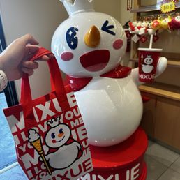 Pickup and decor at Mixue~ Pickup and decor at Mixue~