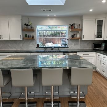KiLAND Design Center - Kitchen with island - Kitchen & Bath Near Me - San Jose, California KiLAND Design Center - Kitchen with island - Kitchen & Bath Near Me - San Jose, California