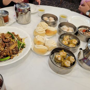 Fung's Kitchen - Beef flat noodles, shui mai, Har gow, chicken feet, pork spare ribs, BBQ pork buns. - Dim Sum Near Me - Houston, Texas