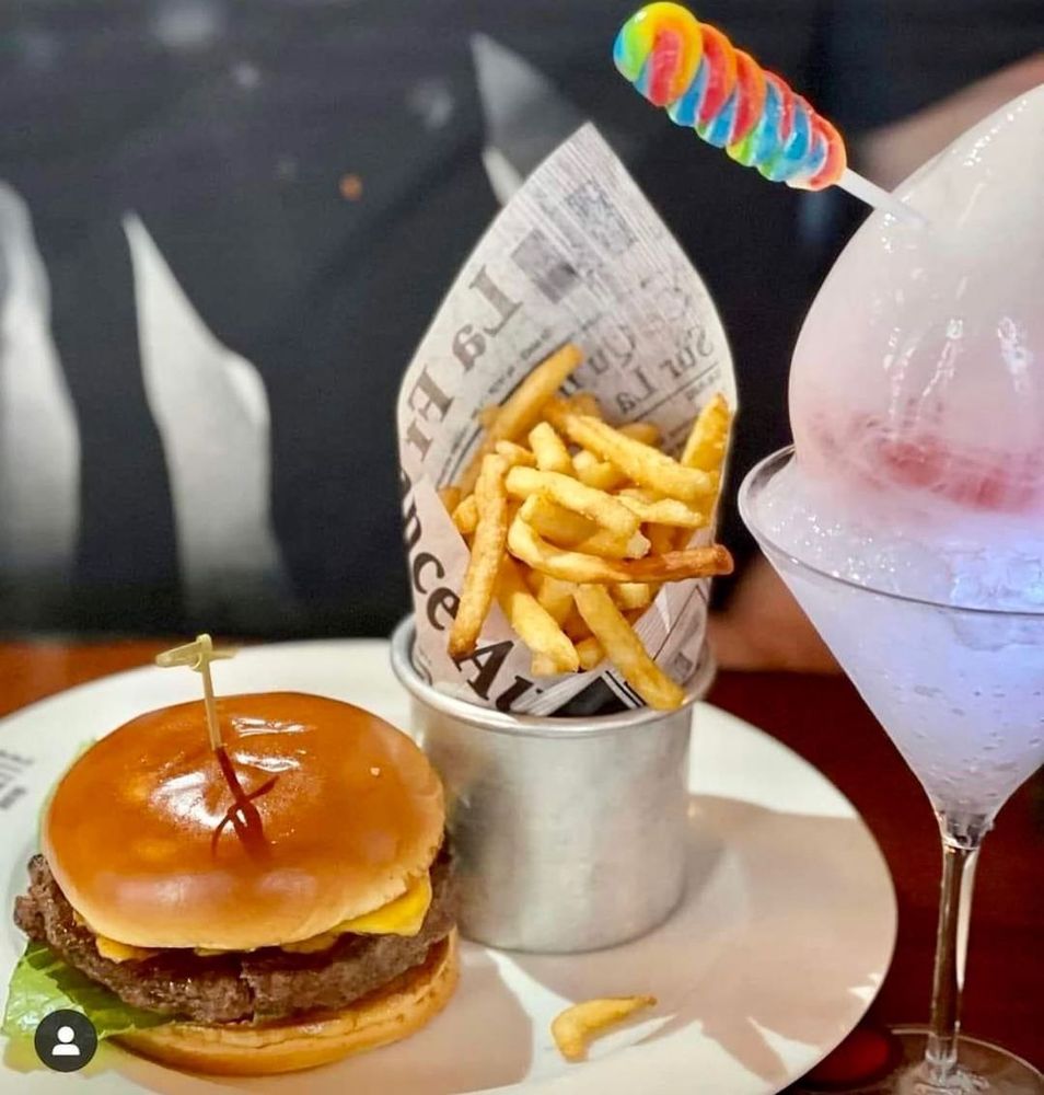 Favorite Bistro - Photo 2