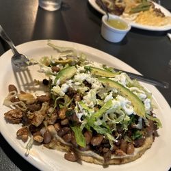 Jaxel's Cafe - Huarache Mixta y Carne Asada (atrás)