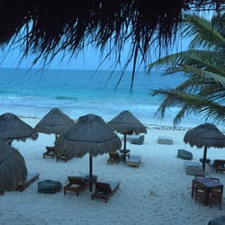 Rosa Del Viento - Ocean view of cabanas from restaurant during sunset