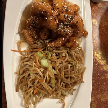 Annie’s House - Sesame seed chicken with Pad Thai noodles - Chinese Near Me - Marina, California Annie’s House - Sesame seed chicken with Pad Thai noodles - Chinese Near Me - Marina, California