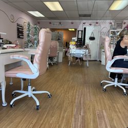 Lori's Nail Cottage - The nail salon