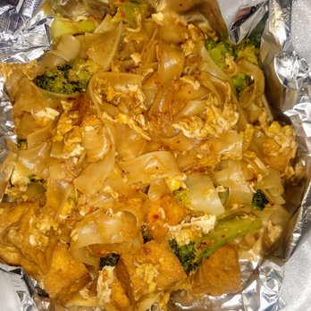 Siamese Basil Thai Restaurant - See Ew noodles with tofu - medium heat, very good - Thai Near Me - Norcross, Georgia