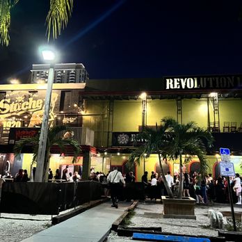 Backyard Fort - Front of the establishment! Check out the line in - Dance Clubs Near Me - Fort Lauderdale, Florida Backyard Fort - Front of the establishment! Check out the line in - Dance Clubs Near Me - Fort Lauderdale, Florida