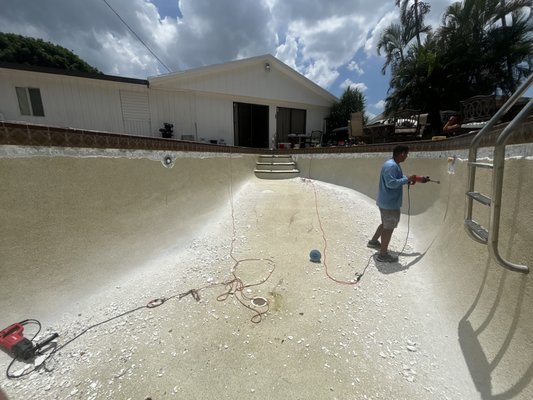 Pool resurfacing and tile fixture - Pool resurfacing and tile fixture of any kind. Free estimate Pool resurfacing and tile fixture - Pool resurfacing and tile fixture of any kind. Free estimate