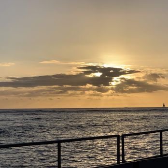 House Without A Key - Sunset at House without at Key in Waikiki - Seafood Near Me - Honolulu, Hawaii