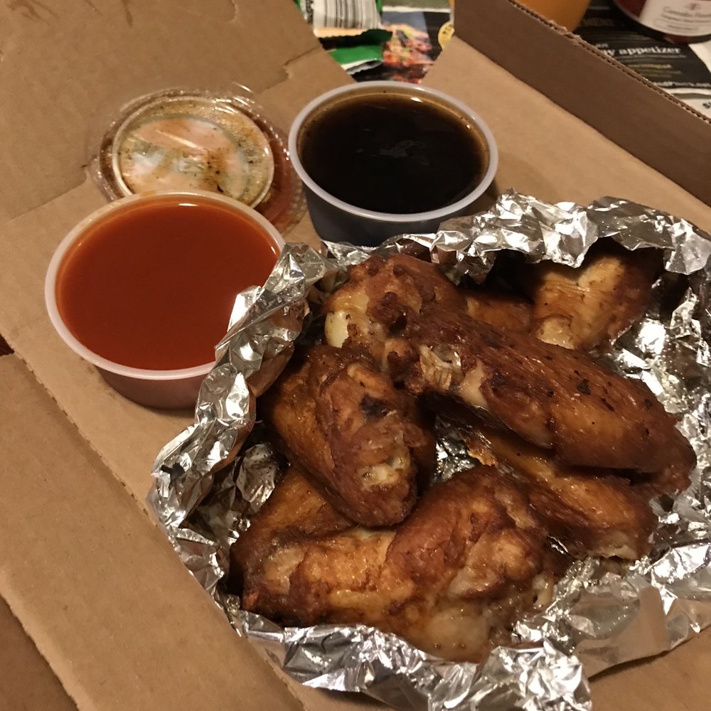 Wings with buffalo and bourbon bbq Wings with buffalo and bourbon bbq
