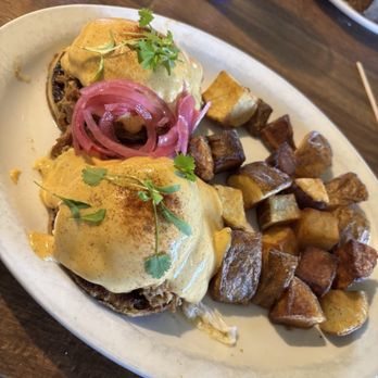 Slappy Cakes - Carnitas Benedict - Breakfast & Brunch Near Me - Lahaina, Hawaii Slappy Cakes - Carnitas Benedict - Breakfast & Brunch Near Me - Lahaina, Hawaii