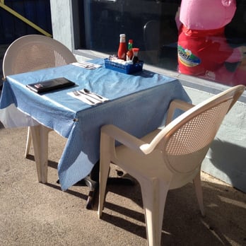 Moke's Bread & Breakfast - Outdoor seating: dogs are welcome - Breakfast & Brunch Near Me - Kailua, Hawaii