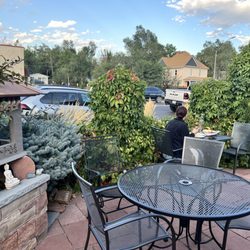 Sherpa Garden Restaurant & Bar - Outside dining and beautiful vine arch