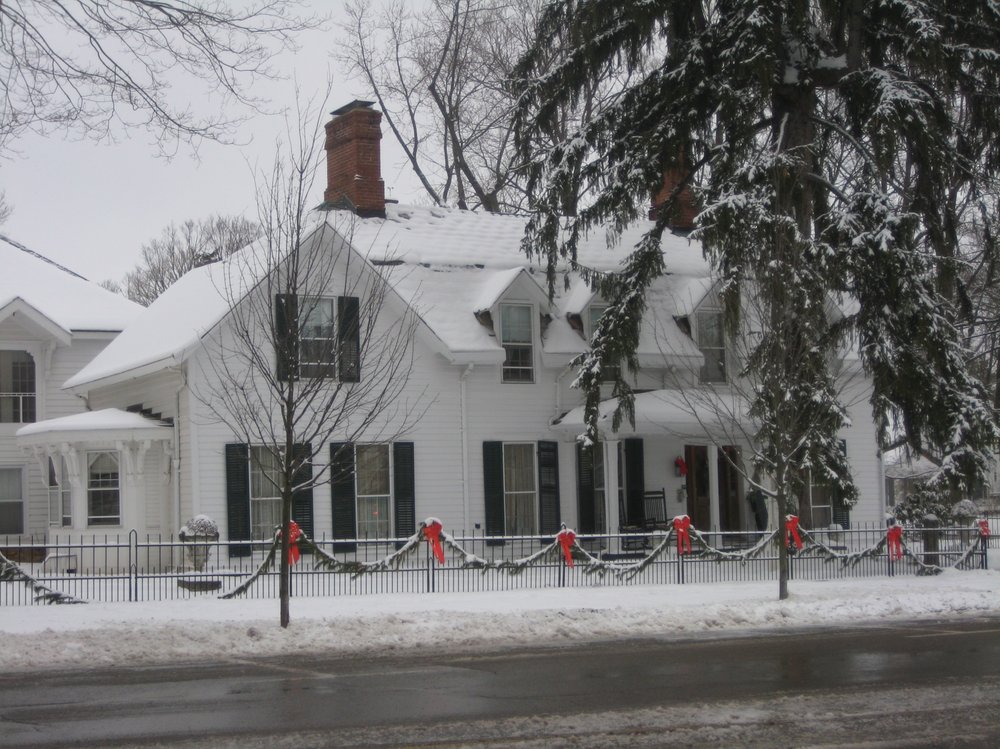 GAMBIER HOUSE Updated September 2024 107 E Wiggin St, Gambier, Ohio Bed & Breakfast