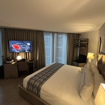 EXchange Hotel Vancouver - King size room - Hotels Near Me - Vancouver, British Columbia EXchange Hotel Vancouver - King size room - Hotels Near Me - Vancouver, British Columbia