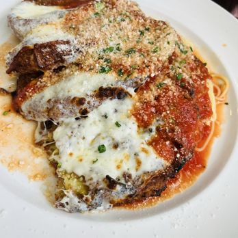 La Familia Restaurant - Italian Near Me - Wrentham, Massachusetts La Familia Restaurant - Italian Near Me - Wrentham, Massachusetts