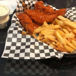 Kiki's Too - Combo meal buffalo sauce