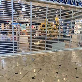 BATH & BODY WORKS - Updated July 2025 - 11 Photos & 18 Reviews - Space ...