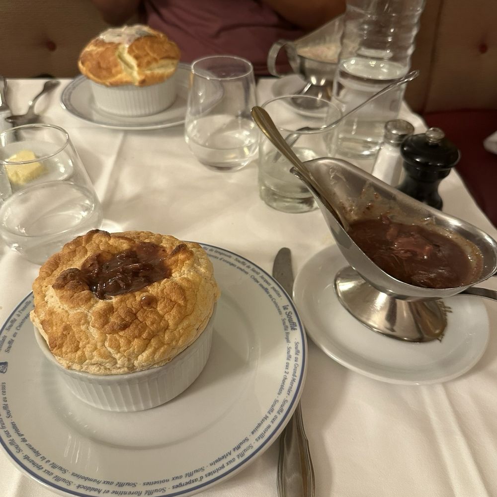 Le Soufflé - bœuf bourguignon souffle - French Near Me - Paris, 75