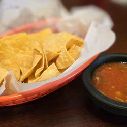 Los Mariachis - Salsa and chips