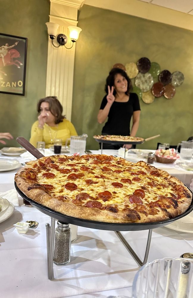 Deluca's Restaurant — Mexican restaurant in Westland