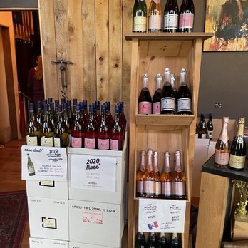 Capitello Winery Tasting Room - Wine Tasting Room Near Me - Eugene, Oregon