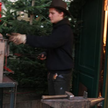 Weihnachtsmarkt Rathausmarkt - Christmas Markets Near Me - Hamburg, HH