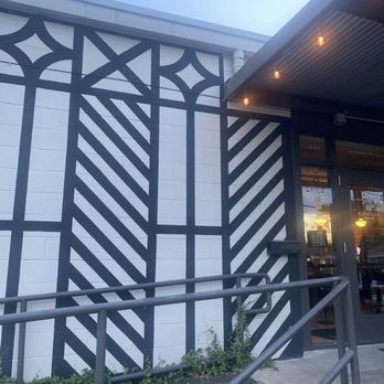 Künstler Brewing - Black / white entry - Brewpubs Near Me - San Antonio, Texas Künstler Brewing - Black / white entry - Brewpubs Near Me - San Antonio, Texas