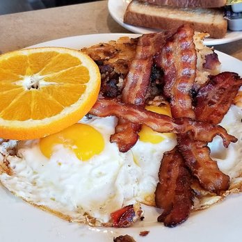 Pete's Grill - Sunnyside up eggs, homefries, bacon - New American Near Me - Sunnyside, New York
